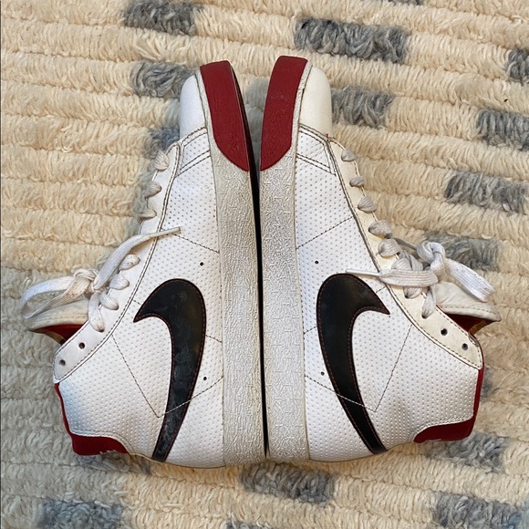 Nike High Tops Red White Black - Picture 2 of 7